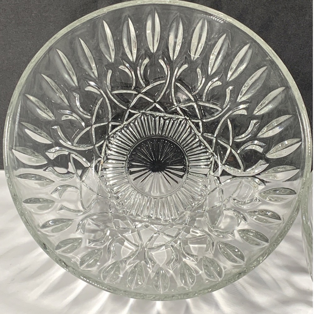Pasari Clear Glass Serving Bowl Embossed Leaf Design Center Sunburst Base Vtg